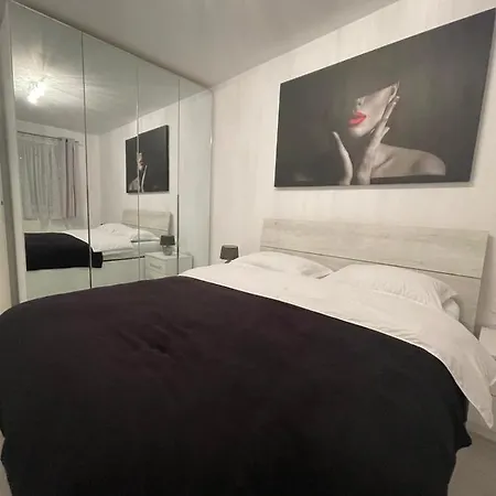 Apartament Coresi Promenada Coresi Апартаменти *